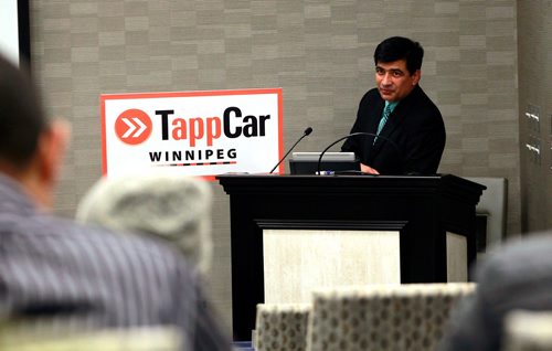 BORIS MINKEVICH / WINNIPEG FREE PRESS
Edmonton-based ridesharing company TappCar had a driver-training session at the Holiday Inn South in Winnipeg. Balraj Manhas ran the session. RYAN THORPE STORY. March 1, 2018