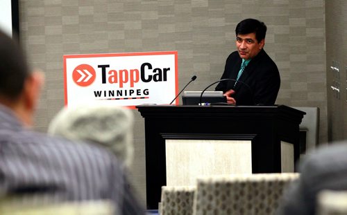 BORIS MINKEVICH / WINNIPEG FREE PRESS
Edmonton-based ridesharing company TappCar had a driver-training session at the Holiday Inn South in Winnipeg. Balraj Manhas ran the session. RYAN THORPE STORY. March 1, 2018