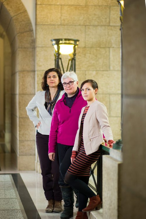 MIKAELA MACKENZIE / WINNIPEG FREE 
Former NDP MLA Marianne Cerilli (left), former NDP and independent MLA Christine Melnick, and current Liberal MLA Cindy Lamoureux pose for a group portrait at the legislature in Winnipeg, Manitoba on Thursday, March 1, 2018.
180301 - Thursday, March 01, 2018.