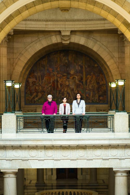MIKAELA MACKENZIE / WINNIPEG FREE 
Former NDP and independent MLA Christine Melnick (left), current Liberal MLA Cindy Lamoureux, and former NDP MLA Marianne Cerilli pose for a group portrait at the legislature in Winnipeg, Manitoba on Thursday, March 1, 2018.
180301 - Thursday, March 01, 2018.