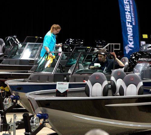 BORIS MINKEVICH / WINNIPEG FREE PRESS
The Mid-Canada Boat Show (also referred to as the Winnipeg Boat Show) started yesterday and goes on through the weekend at the RBC Convention Centre. From left, Guertin Equipment workers Candace Daniel and Brennan Tait polish up the boats in their area. March 2, 2018