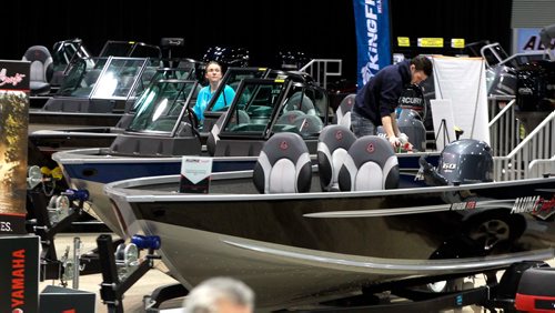 BORIS MINKEVICH / WINNIPEG FREE PRESS
The Mid-Canada Boat Show (also referred to as the Winnipeg Boat Show) started yesterday and goes on through the weekend at the RBC Convention Centre. From left, Guertin Equipment workers Candace Daniel and Brennan Tait polish up the boats in their area. March 2, 2018