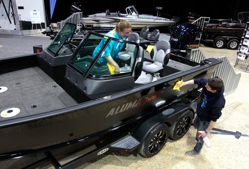 BORIS MINKEVICH / WINNIPEG FREE PRESS
The Mid-Canada Boat Show (also referred to as the Winnipeg Boat Show) started yesterday and goes on through the weekend at the RBC Convention Centre. From left, Guertin Equipment workers Candace Daniel and Brennan Tait polish up the boats in their area. This one is a limited edition Alumacraft 205 shadow series. March 2, 2018