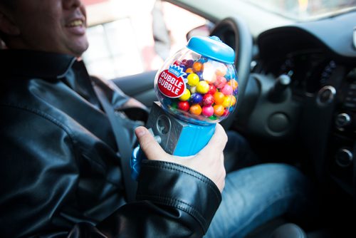 MIKAELA MACKENZIE / WINNIPEG FREE 
TappCar driver Ricardo Goncalves offers candies and water to passengers in Winnipeg, Manitoba on Friday, March 2, 2018.
180302 - Friday, March 02, 2018.