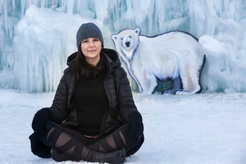 MIKE DEAL / WINNIPEG FREE PRESS
Artist, Kal Barteski helped organize a yoga class which will be held at the Ice Castles at The Forks to raise money for The Polar Bear Fund.
180303 - Saturday, March 03, 2018.
