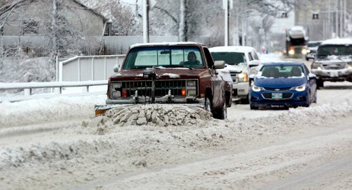 BORIS MINKEVICH / WINNIPEG FREE PRESS
Winter storm grips Winnipeg today. This fella took cleaning the streets in his own hands on Marion Street near Happyland Park. March 5, 2018