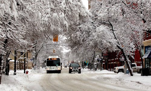 BORIS MINKEVICH / WINNIPEG FREE PRESS
Winter storm grips Winnipeg today. A snow canopy is created in the Exchange District. View of McDermot Avenue near Arthur Street. March 5, 2018