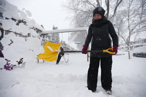 MIKAELA MACKENZIE / WINNIPEG FREE PRESS
Jennifer Forster shovels snow after a big storm in Winnipeg, Manitoba on Monday, March 5, 2018.
180305 - Monday, March 05, 2018.