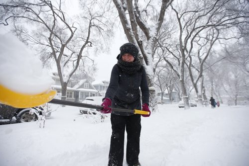 MIKAELA MACKENZIE / WINNIPEG FREE PRESS
Jennifer Forster shovels snow after a big storm in Winnipeg, Manitoba on Monday, March 5, 2018.
180305 - Monday, March 05, 2018.