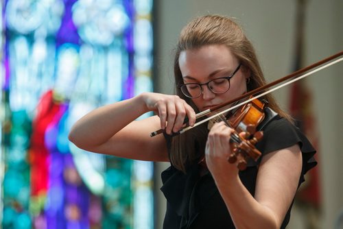 MIKE DEAL / WINNIPEG FREE PRESS
EmilyAnn Dueck, performs during the Solo Violin, Romantic Composers, grade/level 9, of the Winnipeg Music Festival at the Westminster United Church.
180305 - Monday, March 05, 2018.