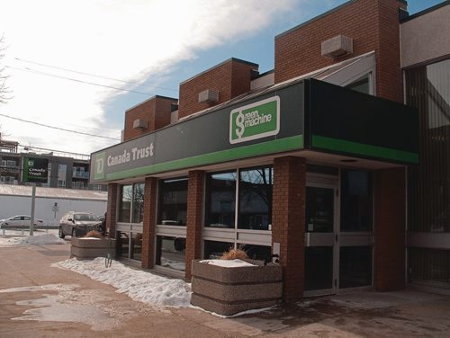 Canstar Community News The TD Bank at Bond Street and Regent Avenue West in downtown Transcona is slated to close June 22, 2018. Accounts will be transfered to the TD at Kildonan Crossing. (SHELDON BIRNIE/CANSTAR/THE HERALD)