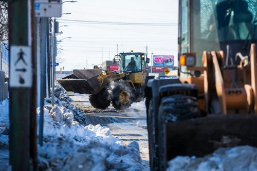 MIKAELA MACKENZIE / WINNIPEG FREE PRESS
Snow plows clear up bus stops and laneway entrances on Sargent Avenue in Winnipeg, Manitoba on Tuesday, March 6, 2018.
180306 - Tuesday, March 06, 2018.