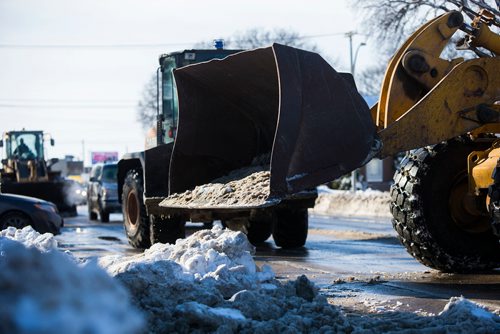 MIKAELA MACKENZIE / WINNIPEG FREE PRESS
Snow plows clear up bus stops and laneway entrances on Sargent Avenue in Winnipeg, Manitoba on Tuesday, March 6, 2018.
180306 - Tuesday, March 06, 2018.