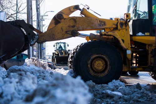 MIKAELA MACKENZIE / WINNIPEG FREE PRESS
Snow plows clear up bus stops and laneway entrances on Sargent Avenue in Winnipeg, Manitoba on Tuesday, March 6, 2018.
180306 - Tuesday, March 06, 2018.