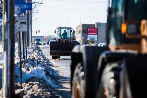 MIKAELA MACKENZIE / WINNIPEG FREE PRESS
Snow plows clear up bus stops and laneway entrances on Sargent Avenue in Winnipeg, Manitoba on Tuesday, March 6, 2018.
180306 - Tuesday, March 06, 2018.