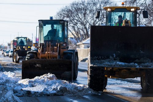 MIKAELA MACKENZIE / WINNIPEG FREE PRESS
Snow plows clear up bus stops and laneway entrances on Sargent Avenue in Winnipeg, Manitoba on Tuesday, March 6, 2018.
180306 - Tuesday, March 06, 2018.