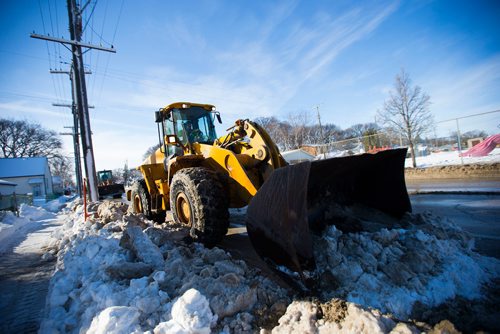 MIKAELA MACKENZIE / WINNIPEG FREE PRESS
Snow plows clear up bus stops and laneway entrances on Sargent Avenue in Winnipeg, Manitoba on Tuesday, March 6, 2018.
180306 - Tuesday, March 06, 2018.