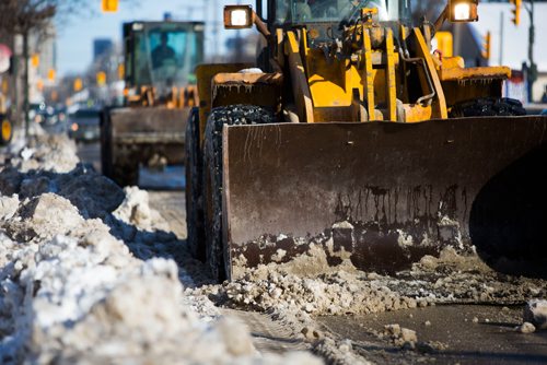 MIKAELA MACKENZIE / WINNIPEG FREE PRESS
Snow plows clear up bus stops and laneway entrances on Sargent Avenue in Winnipeg, Manitoba on Tuesday, March 6, 2018.
180306 - Tuesday, March 06, 2018.