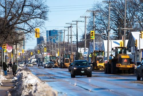 MIKAELA MACKENZIE / WINNIPEG FREE PRESS
Snow plows clear up bus stops and laneway entrances on Sargent Avenue in Winnipeg, Manitoba on Tuesday, March 6, 2018.
180306 - Tuesday, March 06, 2018.