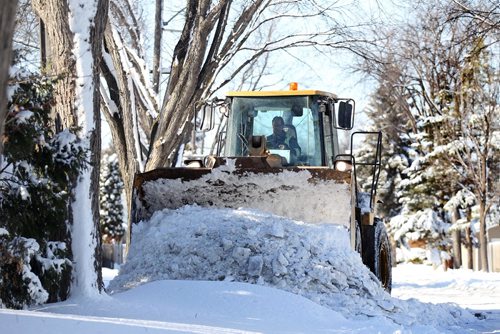 RUTH BONNEVILLE / WINNIPEG FREE PRESS

A snow plow clears back lanes in the area around Churchill Drive Tuesday.



March 036,18