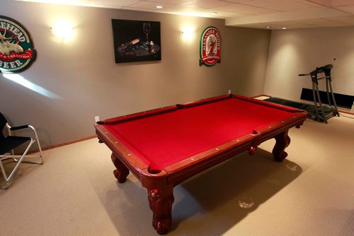 BORIS MINKEVICH / WINNIPEG FREE PRESS
63 Duncan Norrie Drive in Lindenwoods. Realtor Dave Heinrichs. Basement with pool table. TODD LEWYS STORY March 6, 2018