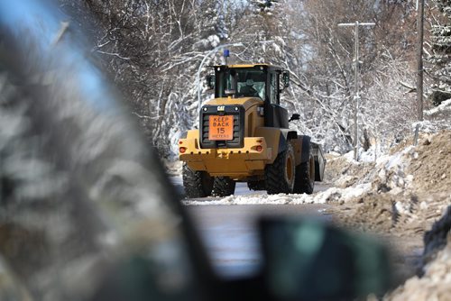 RUTH BONNEVILLE / WINNIPEG FREE PRESS

A snow plow clears back lanes in the area around River Heights Tuesday.



March 036,18