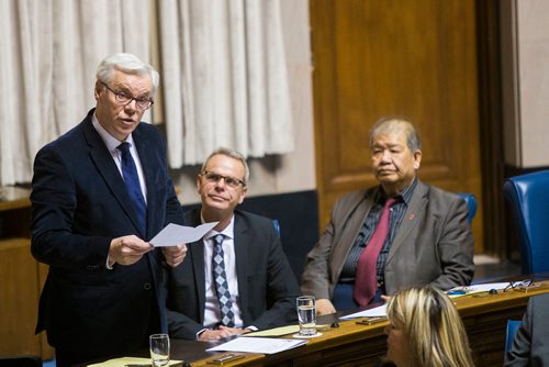 MIKAELA MACKENZIE / WINNIPEG FREE PRESS
Greg Selinger makes a farewell speech on his last day at the legislature in Winnipeg, Manitoba on Wednesday, March 7, 2018.
180307 - Wednesday, March 07, 2018.