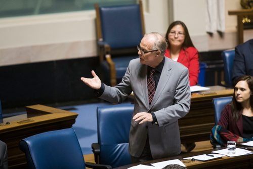 MIKAELA MACKENZIE / WINNIPEG FREE PRESS
Jon Gerrard, MLA for River Heights, makes a farewell speech for Greg Selinger on Selinger's last day at the legislature in Winnipeg, Manitoba on Wednesday, March 7, 2018.
180307 - Wednesday, March 07, 2018.