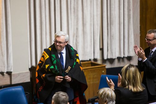 MIKAELA MACKENZIE / WINNIPEG FREE PRESS
Greg Selinger is presented with a star blanket on his last day at the legislature in Winnipeg, Manitoba on Wednesday, March 7, 2018.
180307 - Wednesday, March 07, 2018.