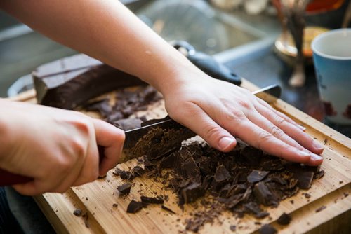 MIKAELA MACKENZIE / WINNIPEG FREE PRESS
Nadine Peloquin, owner of Hocus Pocus Pies & Dice, bakes a chocolate custard pie in her home in St. Vital in Winnipeg, Manitoba on Wednesday, March 7, 2018.
180307 - Wednesday, March 07, 2018.