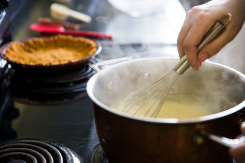 MIKAELA MACKENZIE / WINNIPEG FREE PRESS
Nadine Peloquin, owner of Hocus Pocus Pies & Dice, bakes a chocolate custard pie in her home in St. Vital in Winnipeg, Manitoba on Wednesday, March 7, 2018.
180307 - Wednesday, March 07, 2018.