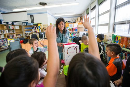 MIKAELA MACKENZIE / WINNIPEG FREE PRESS
Dr. Nafisa Dharamsi talks to students at an activity where women in various fields of work came in and talked to children on Women's Day at Weston School in Winnipeg, Manitoba on Thursday, March 8, 2018.
180308 - Thursday, March 08, 2018.