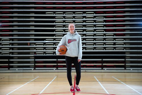 MIKAELA MACKENZIE / WINNIPEG FREE PRESS
Wesmen basketball player Lena Wenke, who recovered from a knife attack a year ago, is back playing with the team at the U of W in Winnipeg, Manitoba on Thursday, March 8, 2018.
180308 - Thursday, March 08, 2018.