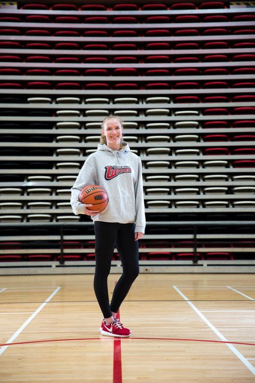 MIKAELA MACKENZIE / WINNIPEG FREE PRESS
Wesmen basketball player Lena Wenke, who recovered from a knife attack a year ago, is back playing with the team at the U of W in Winnipeg, Manitoba on Thursday, March 8, 2018.
180308 - Thursday, March 08, 2018.