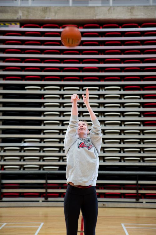 MIKAELA MACKENZIE / WINNIPEG FREE PRESS
Wesmen basketball player Lena Wenke, who recovered from a knife attack a year ago, is back playing with the team at the U of W in Winnipeg, Manitoba on Thursday, March 8, 2018.
180308 - Thursday, March 08, 2018.