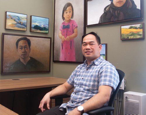 Canstar Community News Originally from the Philipines, East Kildonan Andrew Mendoza's artwork has won a number of awards. (SHELDON BIRNIE/CANSTAR/THE HERALD)