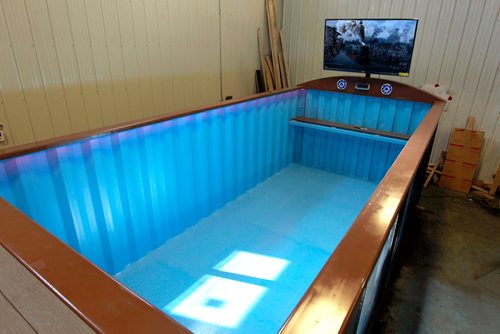 BORIS MINKEVICH / WINNIPEG FREE PRESS
Kurt Wittin owns Custom Container Builders and makes portable swimming pools in his Springfield, MB business. In this photo is one of his pools. MARTIN CASH STORY. March 15, 2018