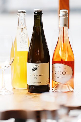 JOHN WOODS / WINNIPEG FREE PRESS
Orange wines, from left, Cambridge Roads' Cloudwalker 2016, Escoda Sanahuja's El Bassotets and Nichol Winery's Pinot Gris at Oxbow Sunday, March 18, 2018