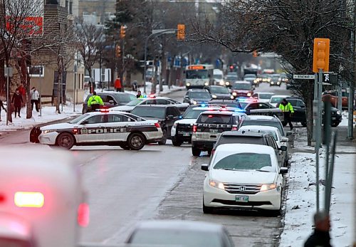 BORIS MINKEVICH / WINNIPEG FREE PRESS
Heavy police presence near the apartment blocks behind the Safeway on Braemar and Marion. Winnipeg Police Service , scene, guns , tac unit , ambulance tac . March 21, 2018