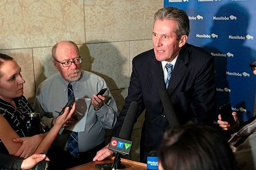 BORIS MINKEVICH / WINNIPEG FREE PRESS
Manitoba Premier Brian Pallister in scrummed by the media in a second floor hallway at the Manitoba Legislative Building. Re: Hydro board quitting. March 21, 2018