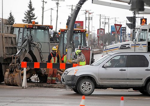 PHIL HOSSACK / WINNIPEG FREE PRESS - City repair crews block the northbound lanes of McPhillips Street at Leila ave. Wednesday as they repair a sinkhole that opened up Tuesday evening. Repairs are expected to block lanes for some time. (days) - March 21, 2018