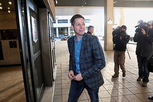 MIKE DEAL / WINNIPEG FREE PRESS
Mayor Brian Bowman arrives at the convention centre via ride share company, Tapp Car, prior to his big State of the City luncheon. 
180323 - Friday, March 23, 2018.