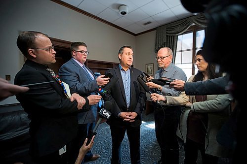 MIKAELA MACKENZIE / WINNIPEG FREE PRESS
Minister Cliff Cullen announces new appointments to the Manitoba Hydro-Electric Board at the Manitoba Legislative Building in Winnipeg on Friday, March 23, 2018. The newly-appointed directors are Marina James (chair), Michael Moore (vice-chair), Lisa Meeches, Melanie McKague and Wade Linden.
Mikaela MacKenzie / Winnipeg Free Press 23, 2018.