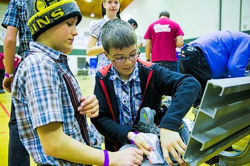 MIKAELA MACKENZIE / WINNIPEG FREE PRESS
Luke Baer (right), 11, and Judah Kleinsasser, 13, clean a robot before competing with it at the annual Manitoba Robot Games at the Technical Vocational High School in Winnipeg on Saturday, March 24, 2018.
Mikaela MacKenzie / Winnipeg Free Press 24, 2018.