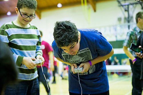 MIKAELA MACKENZIE / WINNIPEG FREE PRESS
Lucan Grossman, 12, (centre) and Gianluca Caldarola, 13, do a practice match with their robots at the annual Manitoba Robot Games at the Technical Vocational High School in Winnipeg on Saturday, March 24, 2018.
Mikaela MacKenzie / Winnipeg Free Press 24, 2018.