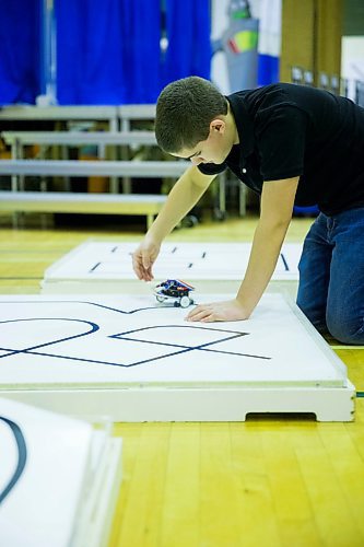 MIKAELA MACKENZIE / WINNIPEG FREE PRESS
Joseph Bernardin, 14, practices with his robot before competing at the annual Manitoba Robot Games at the Technical Vocational High School in Winnipeg on Saturday, March 24, 2018. This robot follows a black line on a white surface.
Mikaela MacKenzie / Winnipeg Free Press 24, 2018.