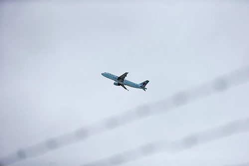 MIKAELA MACKENZIE / WINNIPEG FREE PRESS
A plane takes off from the Winnipeg James Armstrong Richardson International Airport in Winnipeg on Saturday, March 24, 2018.
Mikaela MacKenzie / Winnipeg Free Press 24, 2018.