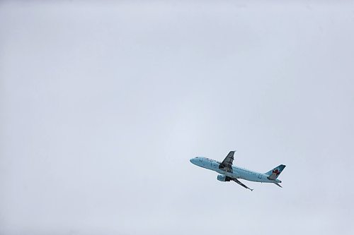 MIKAELA MACKENZIE / WINNIPEG FREE PRESS
A plane takes off from the Winnipeg James Armstrong Richardson International Airport in Winnipeg on Saturday, March 24, 2018.
Mikaela MacKenzie / Winnipeg Free Press 24, 2018.