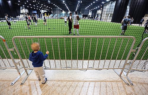 TREVOR HAGAN / WINNIPEG FREE PRESS
Jacob Small, 2, watching the high school combine during CFL Week at the convention centre, Sunday, March 25, 2018.