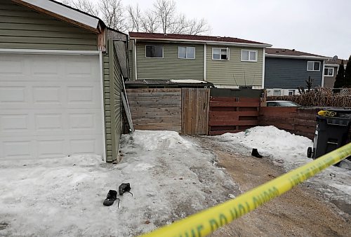 TREVOR HAGAN / WINNIPEG FREE PRESS
Scene of an early morning fire on Beliveau Road near St.Anne's, Sunday, March 25, 2018.